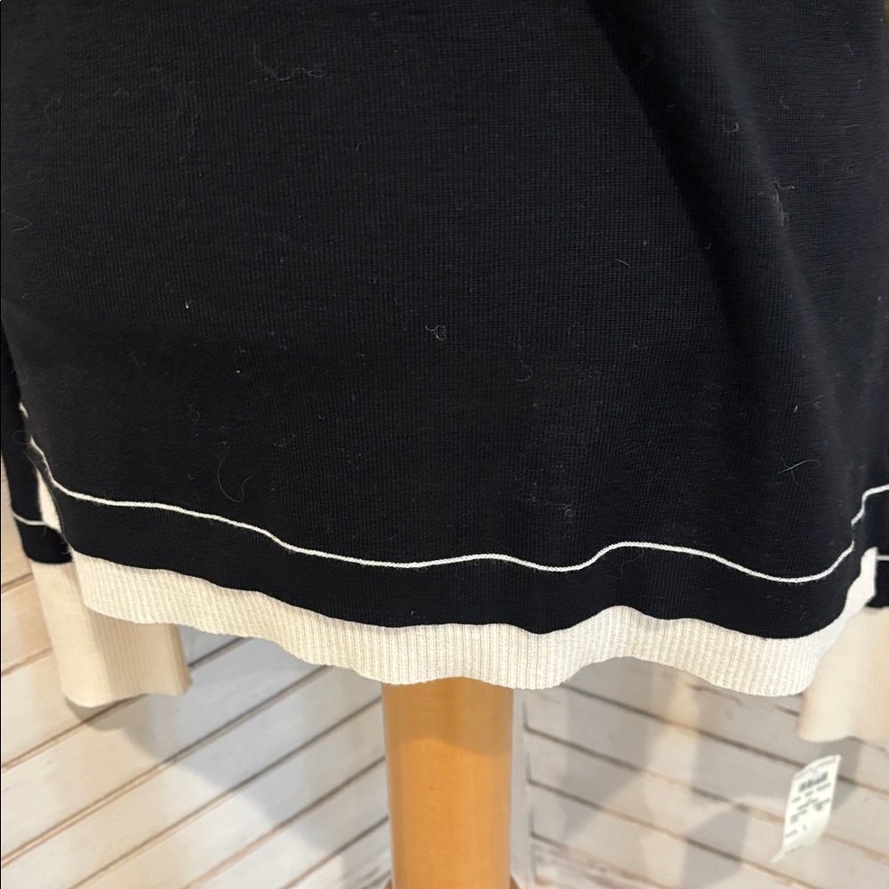 Tahari Sweater Womens large v neck Pullover NWT from Bergdorf Goodman - Picture 2 of 9